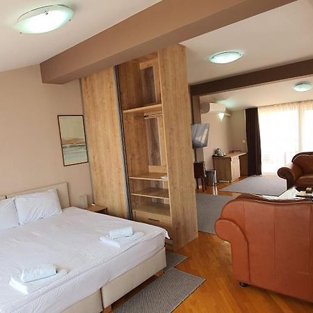 Premier Hotel Скопье Экстерьер фото