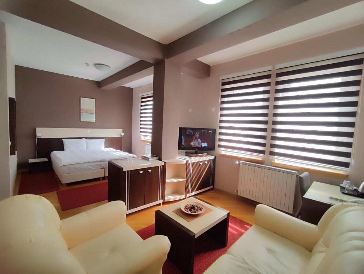 Premier Hotel Скопье Экстерьер фото