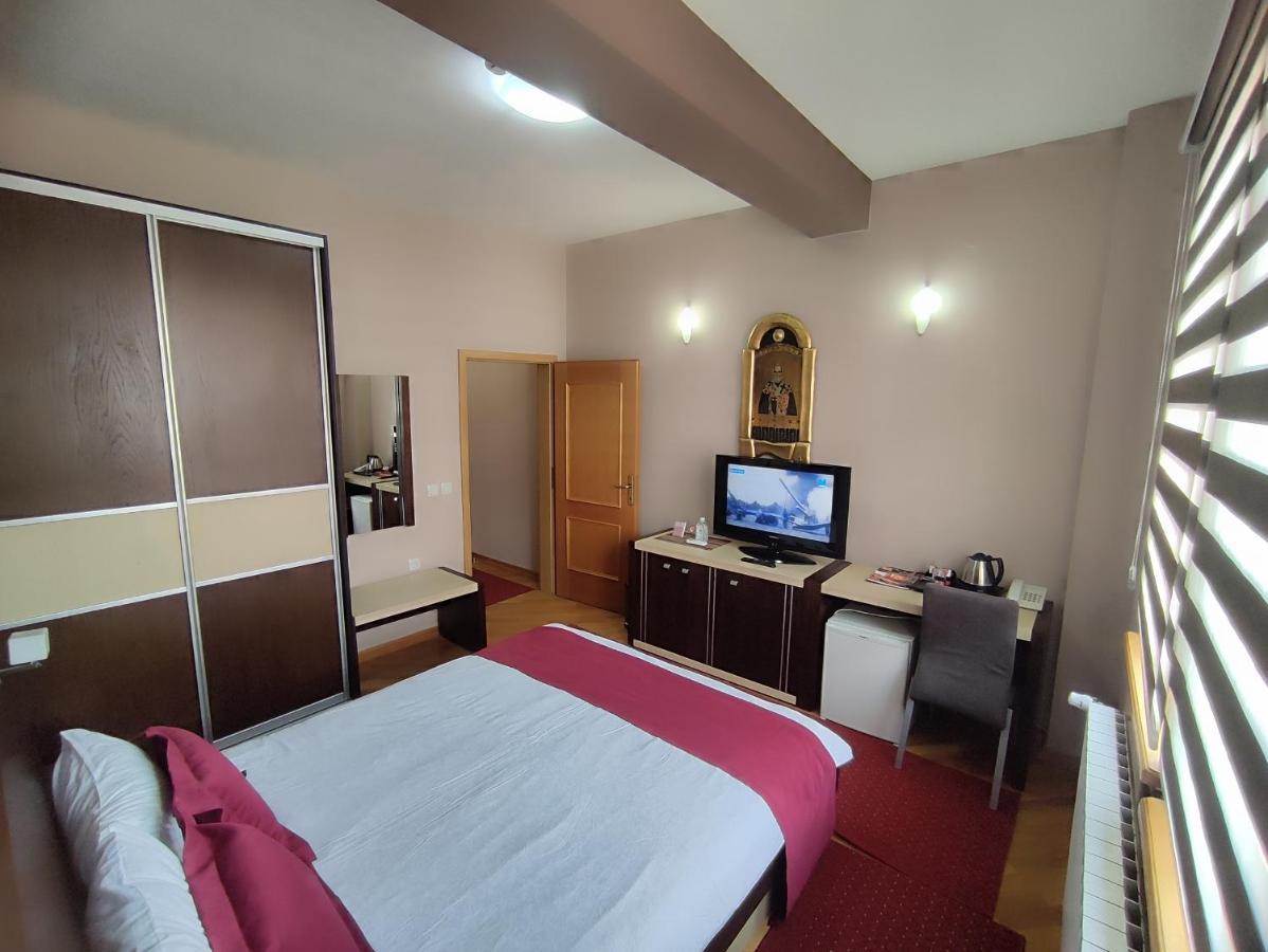 Premier Hotel Скопье Экстерьер фото