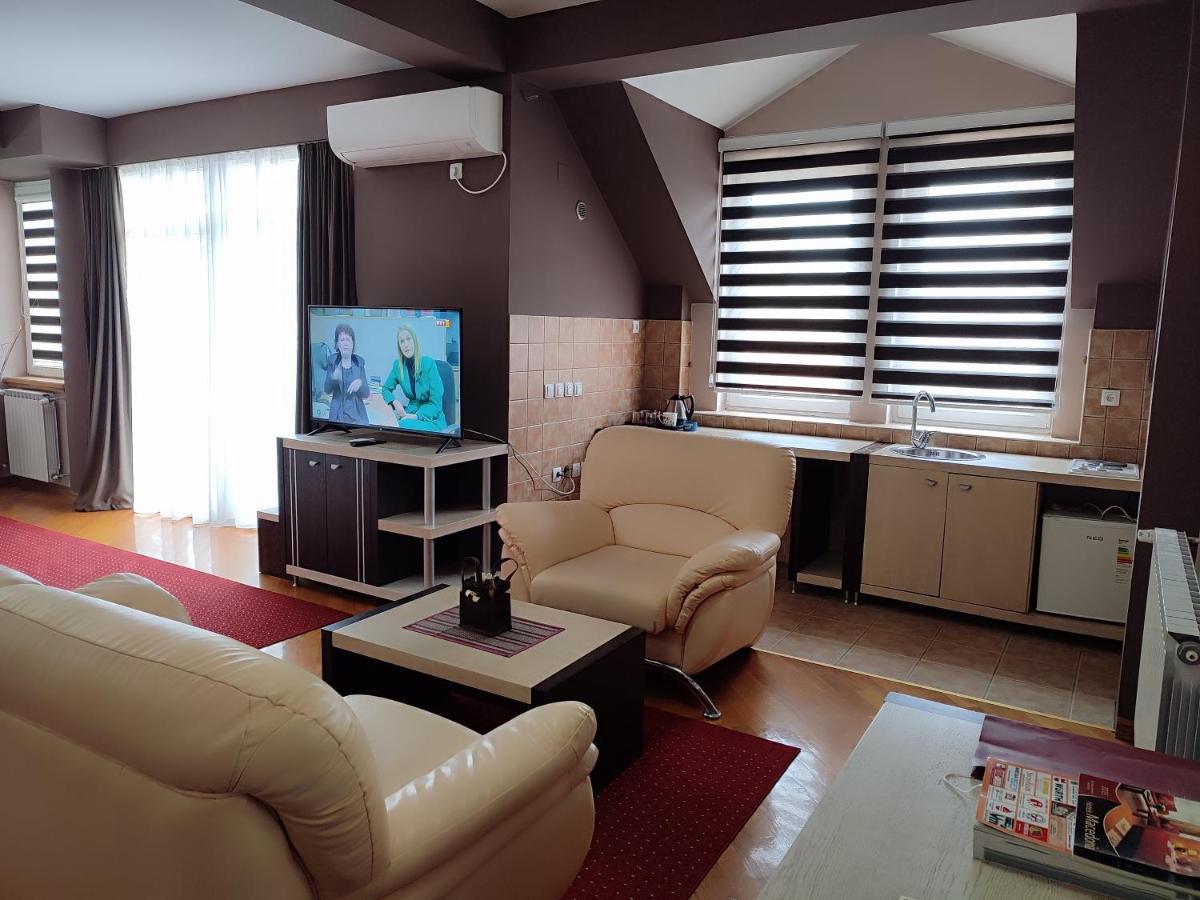 Premier Hotel Скопье Экстерьер фото