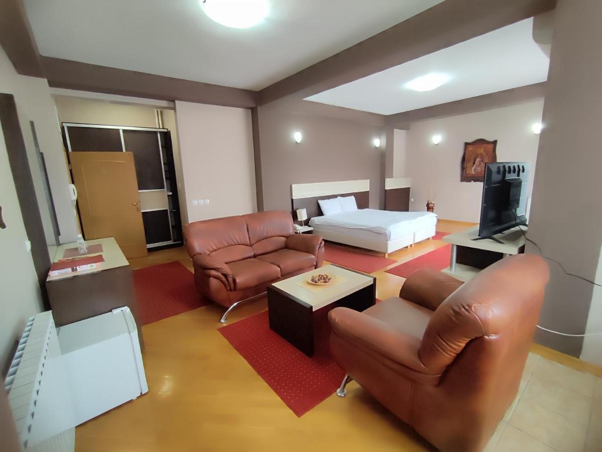 Premier Hotel Скопье Экстерьер фото