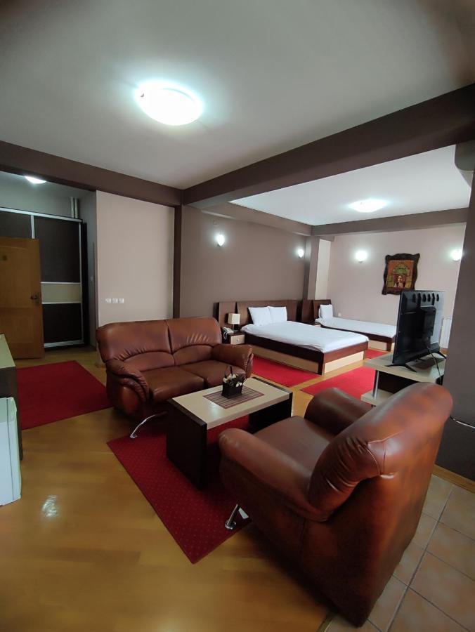 Premier Hotel Скопье Экстерьер фото